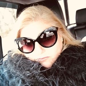 Meet your Posher, April